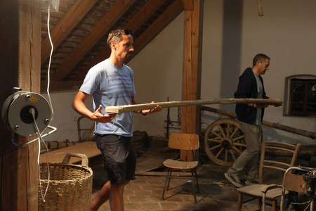 DELA V KRAVANJEVI HIŠI 01 FOTO LJUBO VUKELIČ